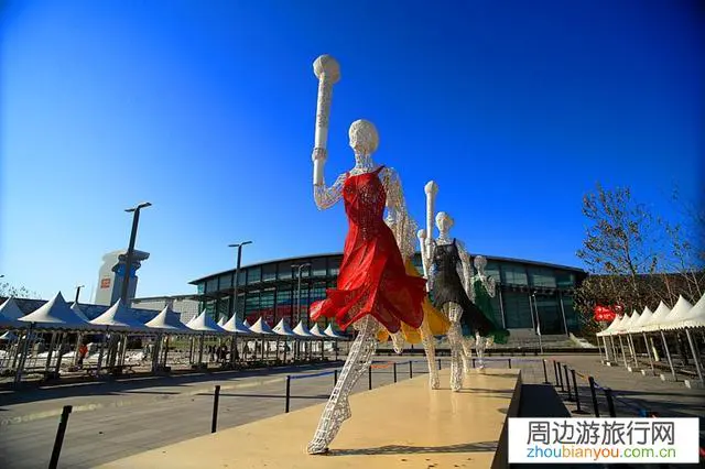 领导是一个非洲帅哥，11月份跟他去北京出差顺便走走景点，有哪些地方推荐？