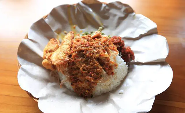 旅游途中你吃过的最难吃的地方小吃是什么？