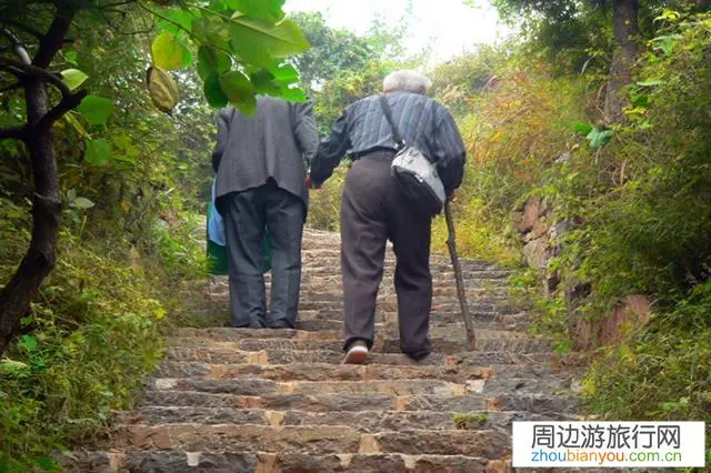 带老人出去旅游有什么特别注意的吗？
