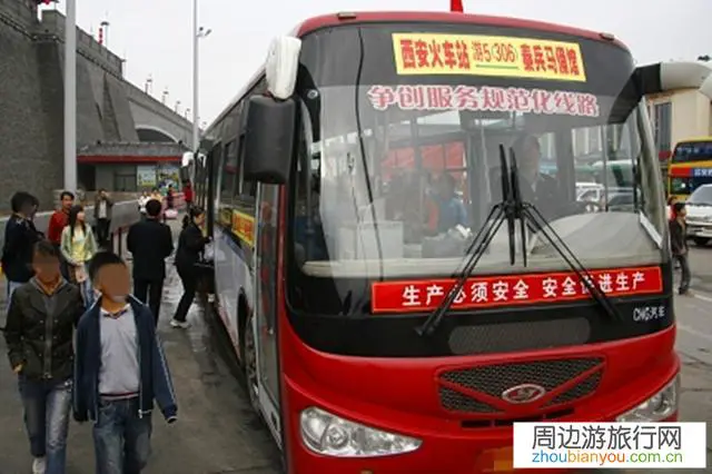 西安：游客没带现金被公交售票员赶下车，公交公司致歉, 你怎么看？