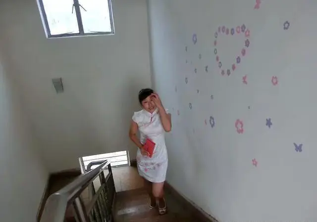 旅游区的商品都比别的地方贵,你买过哪些物品?有什么看法?