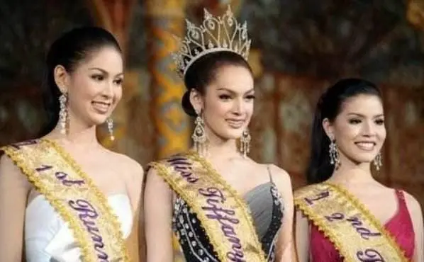 泰国旅游碰到人妖你会咋样?什么感受?会跟他合影吗?