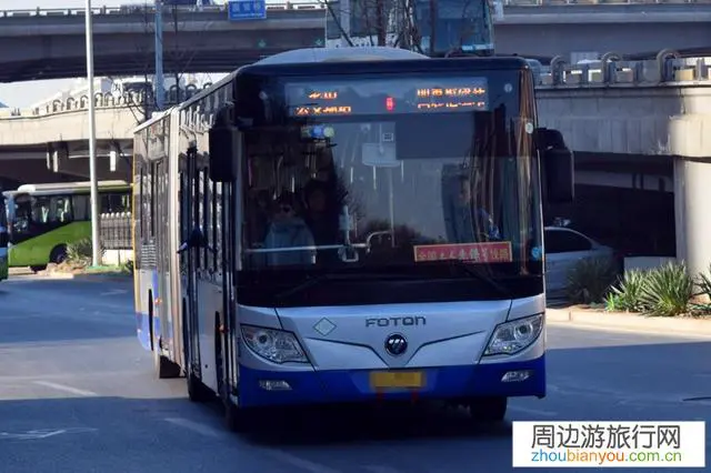 西安：游客没带现金被公交售票员赶下车，公交公司致歉, 你怎么看？