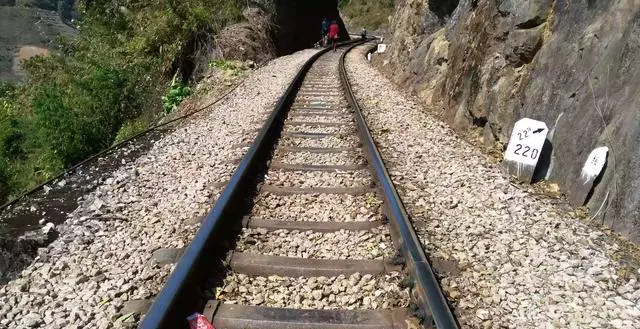 昆明至蒙自部分城际动车组列车首次重联运行, 你怎么看？