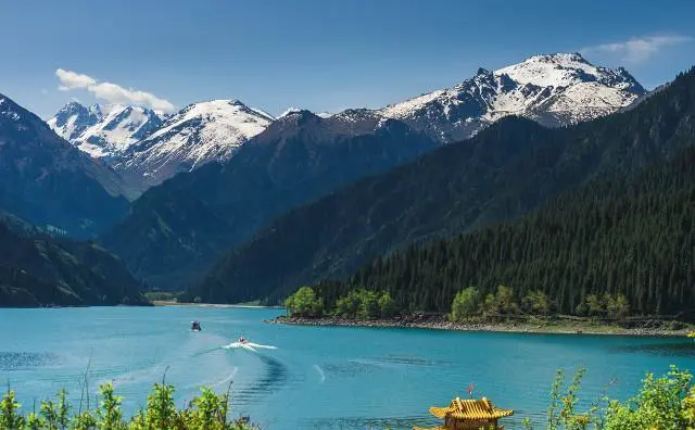 几个朋友旅游，出发了才知道有一个没钱的还不提前说，旅途中屡屡借钱，你们会怎么做？