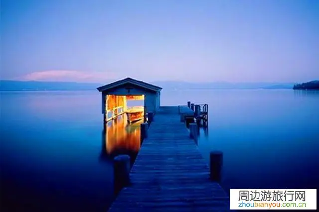 海南岛和弯弯岛，哪里自然风景更美一点，不涉及经济问题？