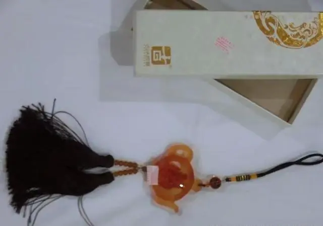 旅游区的商品都比别的地方贵,你买过哪些物品?有什么看法?