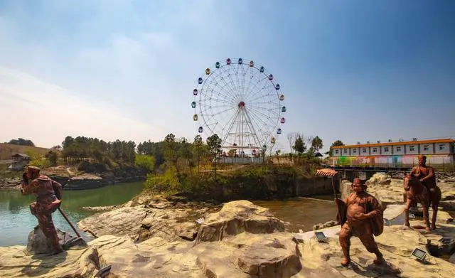 武汉木兰草原和木兰水镇哪个好玩？