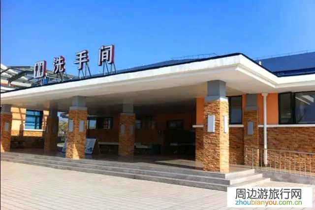 如果乘坐跟团旅游大巴突然闹肚子，随时都会出来，离服务区还有50公里，你会怎么办？