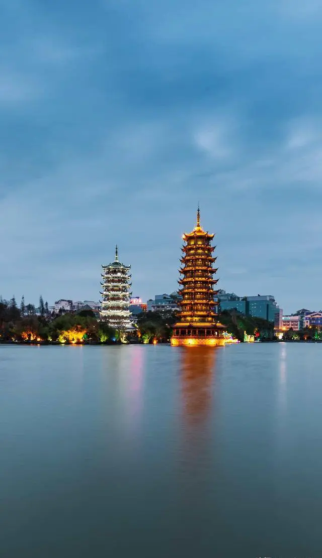 今年十一长假热点景区旅游的人会比去年多吗?大家预测一下?