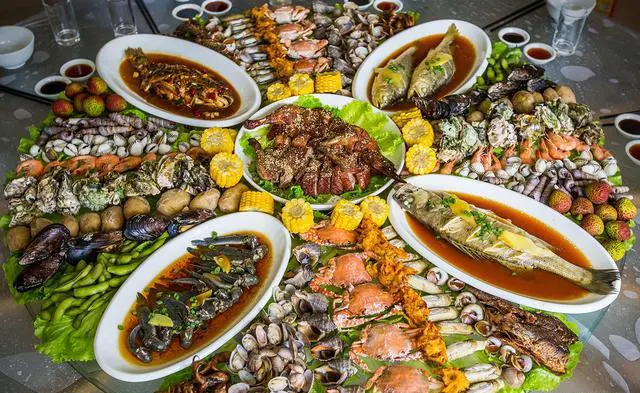 计划十月和十一月份去海边玩，有哪些好的地方推荐？