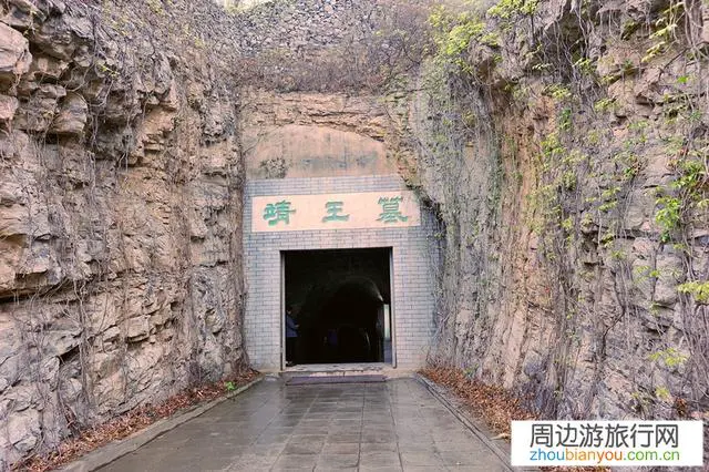 保定满城汉墓景区一游客坠崖身亡，5天后被发现，曾发自拍称山上风景“挺美的”, 你怎么看？