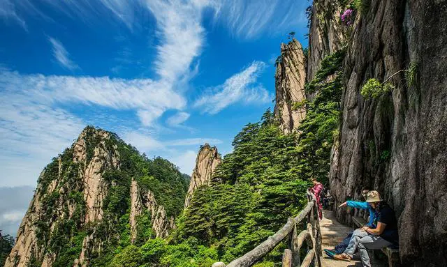 70岁老人能上黄山旅游吗？