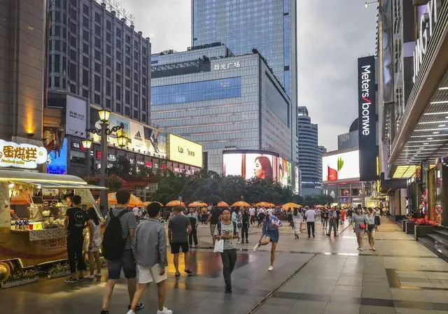 想买房子，重庆和成都哪个好？