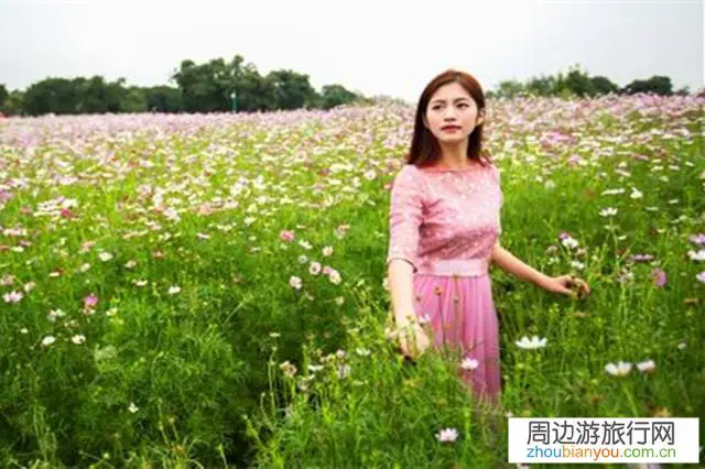 去旅游景区看见漂亮美眉,你会心动吗?