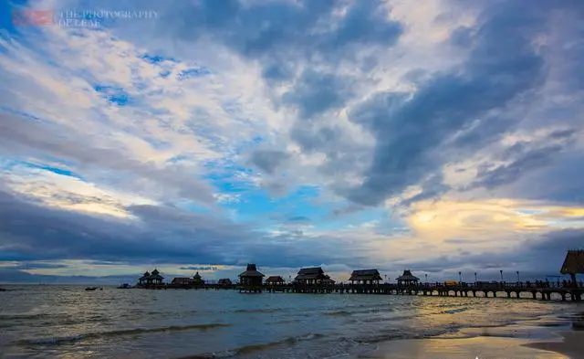 计划十月和十一月份去海边玩，有哪些好的地方推荐？