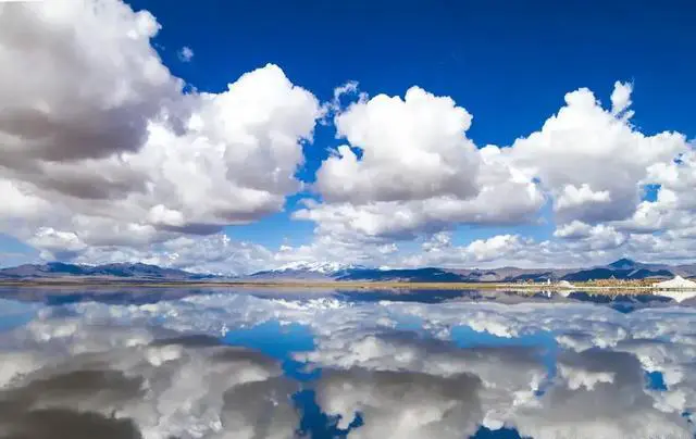 去茶卡盐湖旅游时刚好下雨，这是一种什么体验？