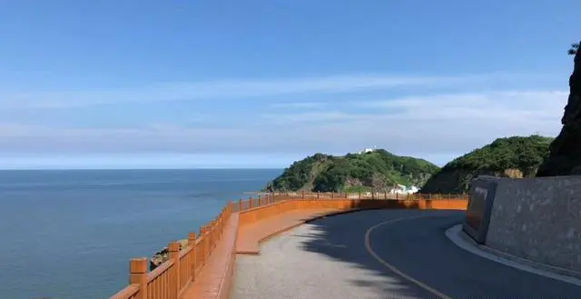 有哪些不错的海岛旅游推荐，最好实惠点的，类似马尔代夫普吉岛之类的？