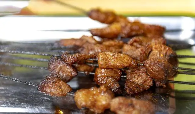 想带孩子去内蒙古看草原，从北京出发，去哪里看比较好？