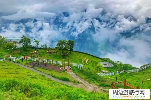 高山草甸露营一男子高反，阿坝理县组织20多人上山搜救, 你怎么看？