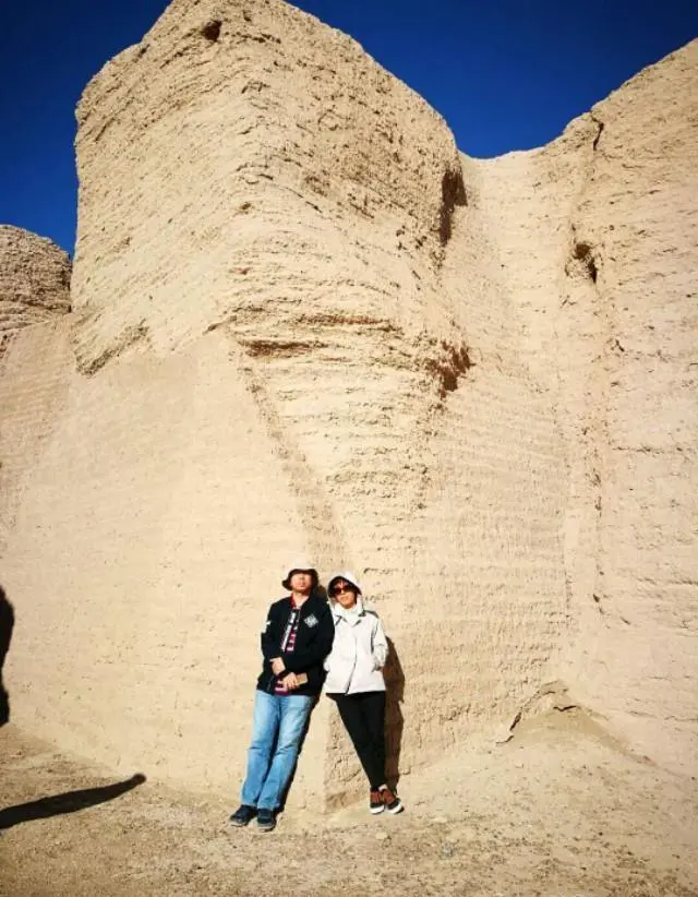 旅游途中，我和女友闹了矛盾，她要中止行程，和我分手，我该怎么做？