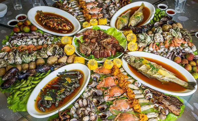 有哪些风景不错而且海鲜性比价高的城市可以推荐？