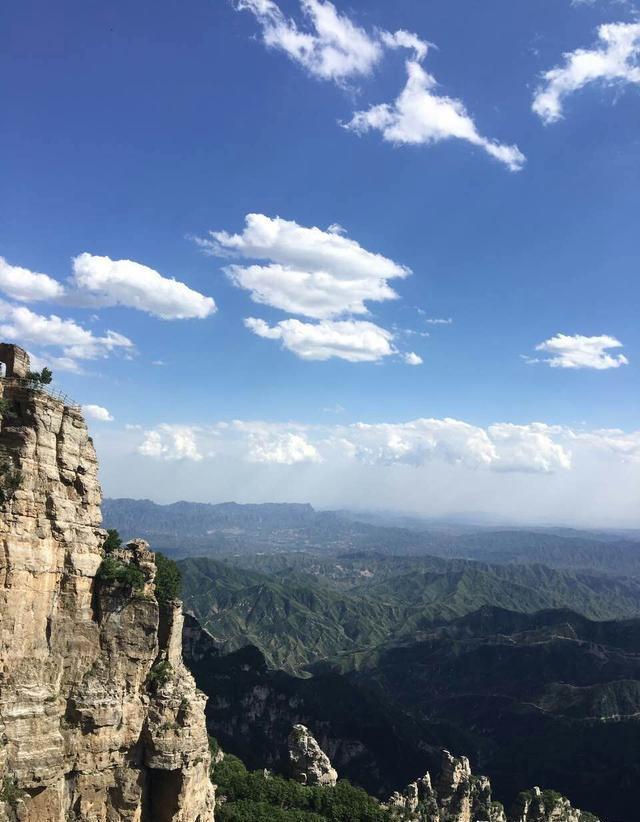 暑假带父母孩子去哪里旅游好?