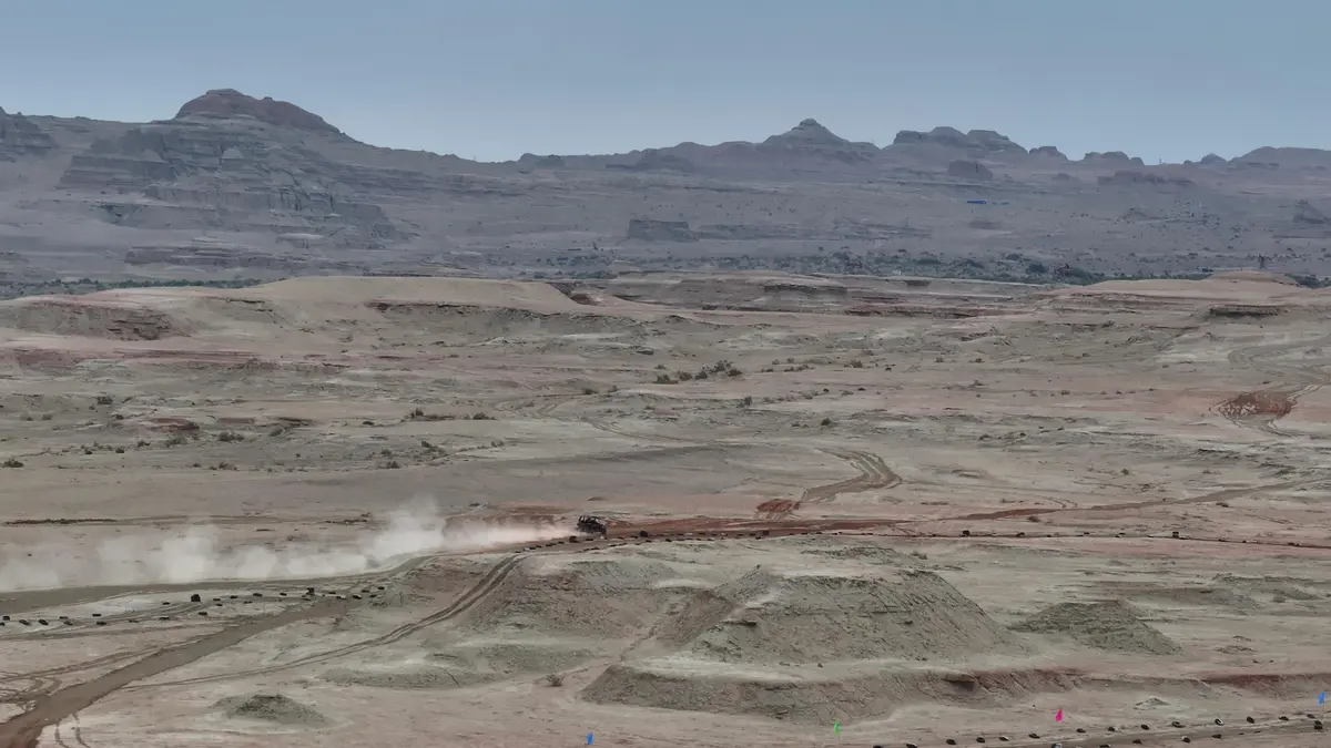 新疆旅游线路东线_新疆旅游线路东线还是西线