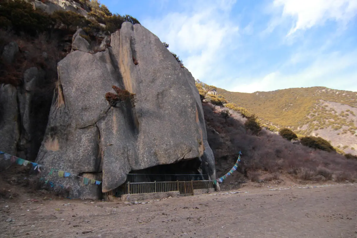 藏王避雨石.JPG 藏王避雨石.JPG