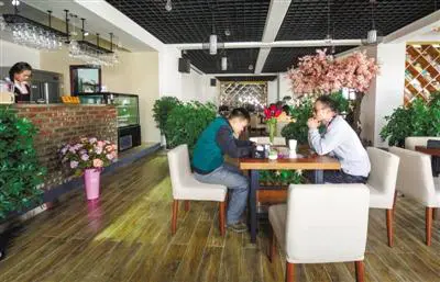 res04_attpic_brief.jpg res04_attpic_brief.jpg