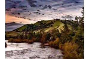 英语作文旅游景点介绍桂林怎么写，描写桂林风景的英语作文